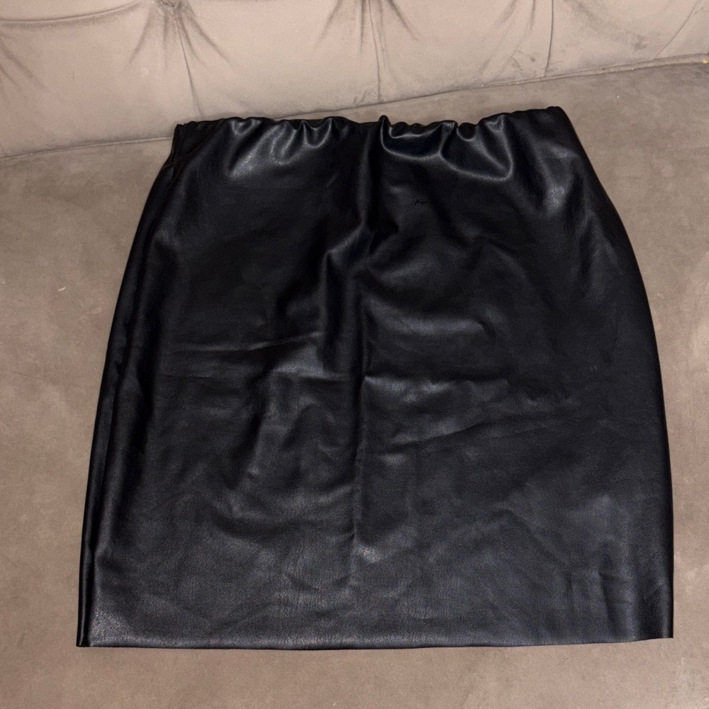 Missguided + Black Faux Leather Pencil Skirt